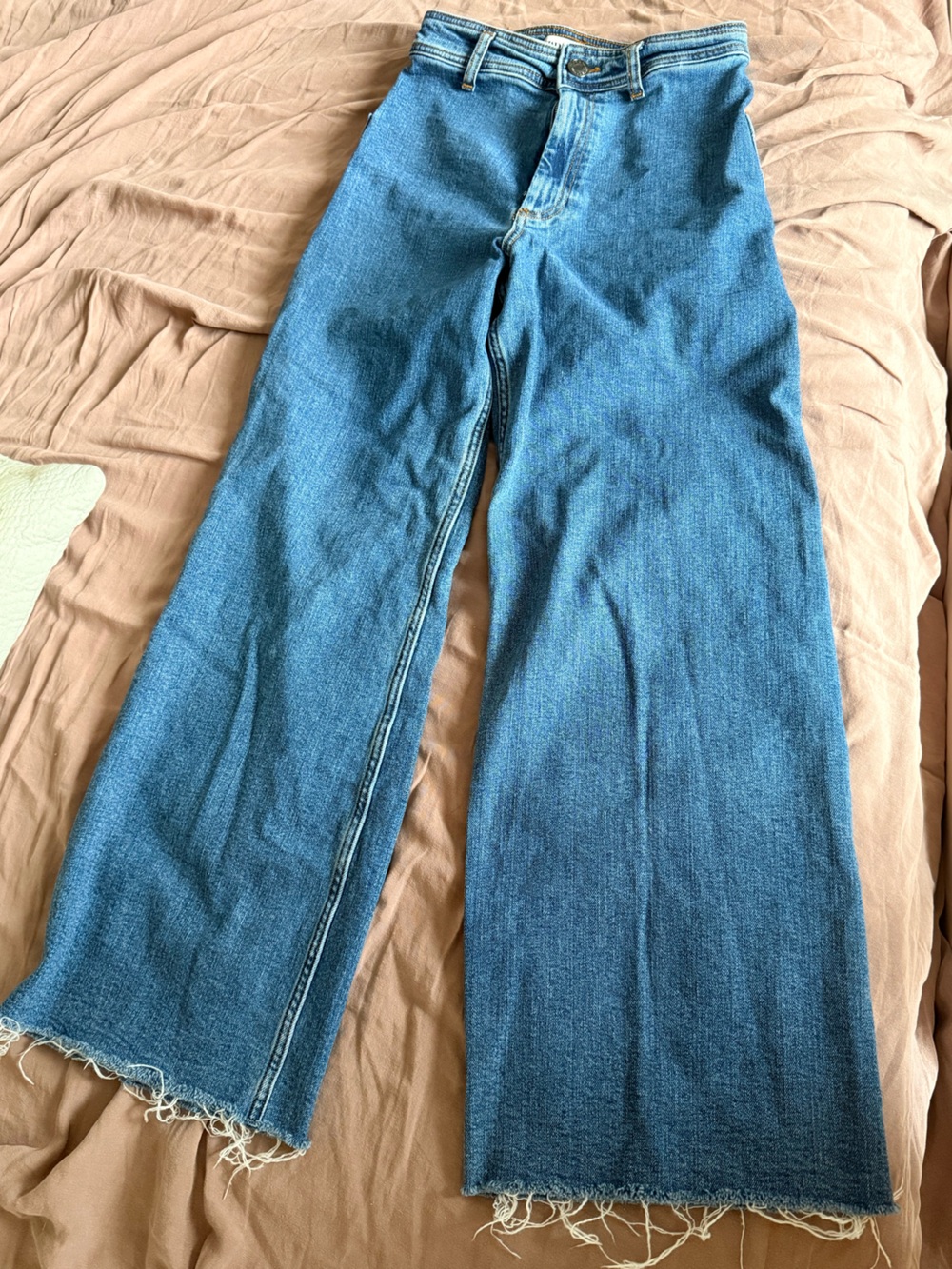 Zara Womenโs Straight Denim Jeans in Blue